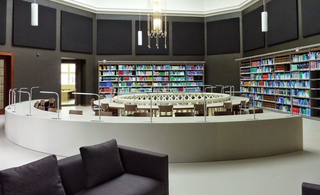 Foto von UB der LMU München – Fachbibliothek Medizinische Lesehalle