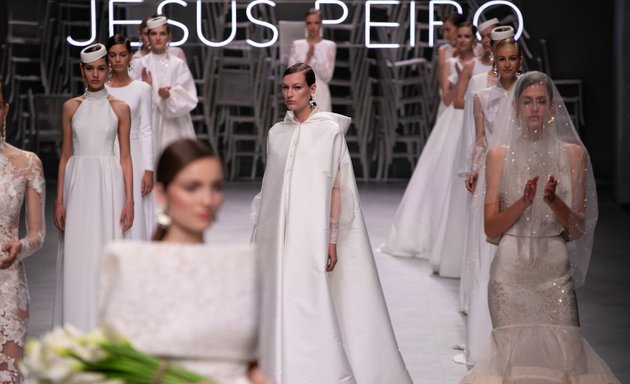 Foto de Tienda de vestidos de novia en Valencia JESUS PEIRO