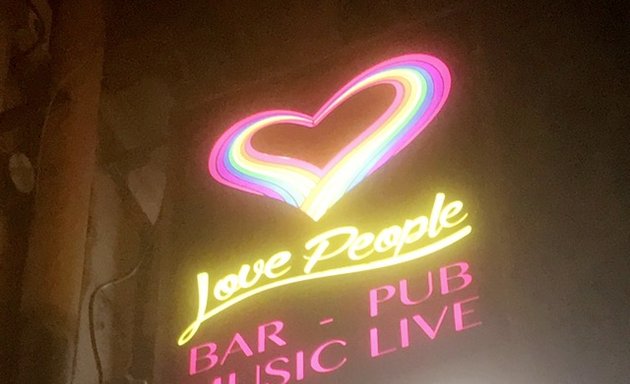 Photo de Love People Pub