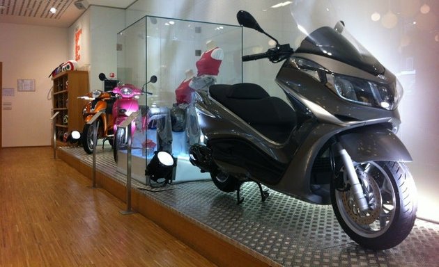 foto Piaggio Motoplex Milano City Lounge