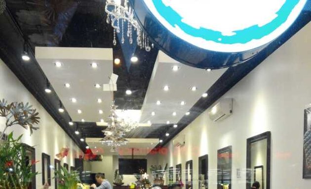 Photo of J&R Hair Salon