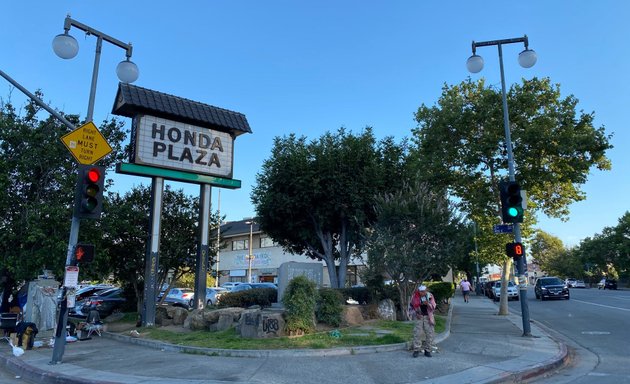 Photo of Honda Plaza