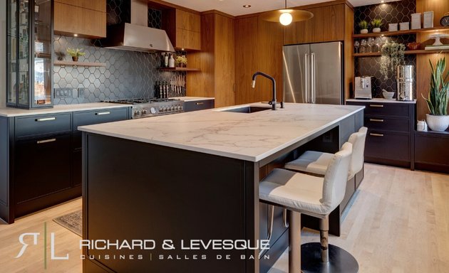 Photo of Richard & Levesque Cuisines Salles de Bain | Fabricant d'Armoires et de Meubles sur Mesure | Laval