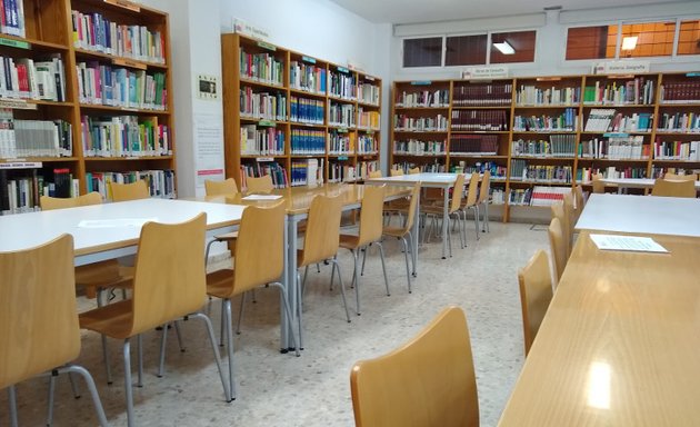 Foto de Biblioteca Pública Municipal Luis Cernuda