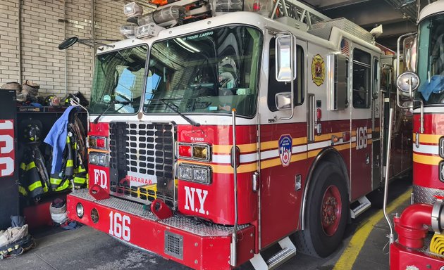 Photo of FDNY Engine 318/Ladder 166