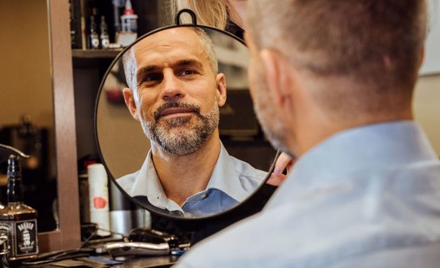 Foto von ZUCO : Salon de coiffure & Barbier pour hommes à Plainpalais