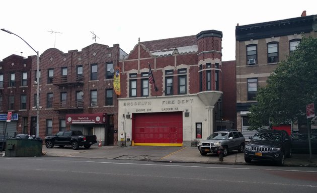 Photo of FDNY Engine 249/Ladder 113