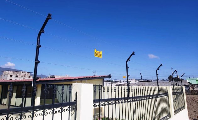 Foto de PUERTAS AUTOMATICAS GUAMAN, Porteros eléctricos, Instalación de cercas eléctricas, Estructuras