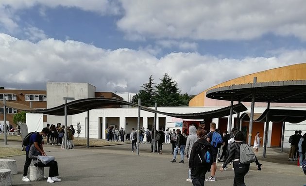 Photo de Lycée Public Polyvalent LES BOURDONNIÈRES