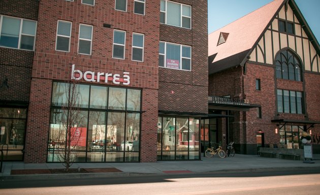 Photo of barre3
