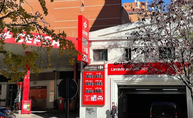 Foto de Estación de servicio Cepsa EMBAJADORES