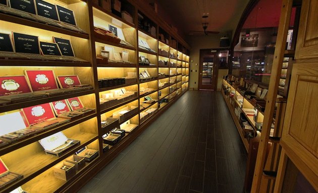 Photo of Blend Bar with Davidoff Cigars