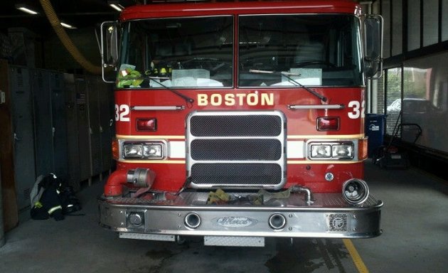 Photo of Boston Fire Department Engine 32 Ladder 9