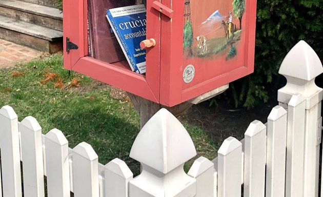 Photo of W Barry Little Free Library #39372