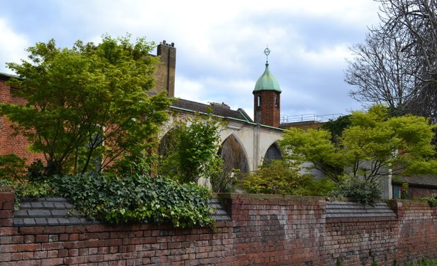 Photo of All Hallows' Churchyard