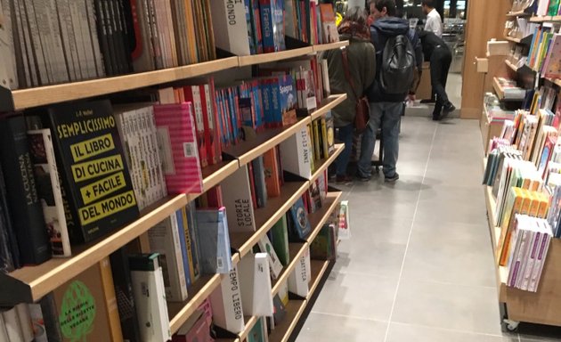 foto laFeltrinelli RED