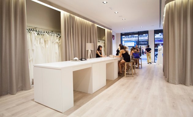 Foto de Tienda de vestidos de novia en Valencia JESUS PEIRO