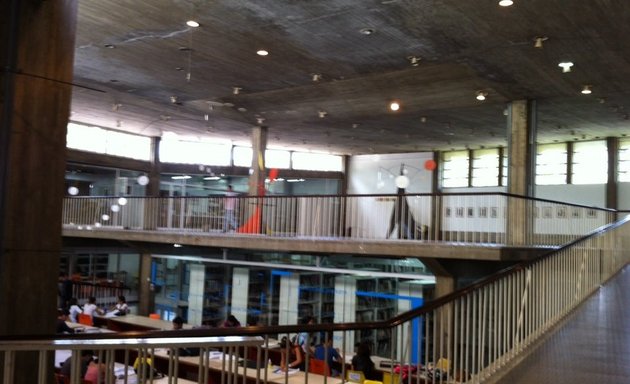 Foto de Facultad de Arquitectura y Urbanismo - UCV