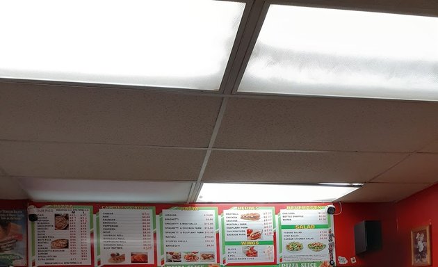 Photo of Loja's Pizza