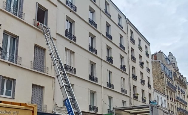 Photo de Giralift : Service de location monte meuble avec technicien sur Paris Paris