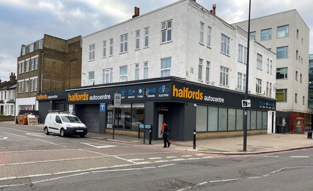 Photo of Halfords Autocentre Catford (Rushey Green)