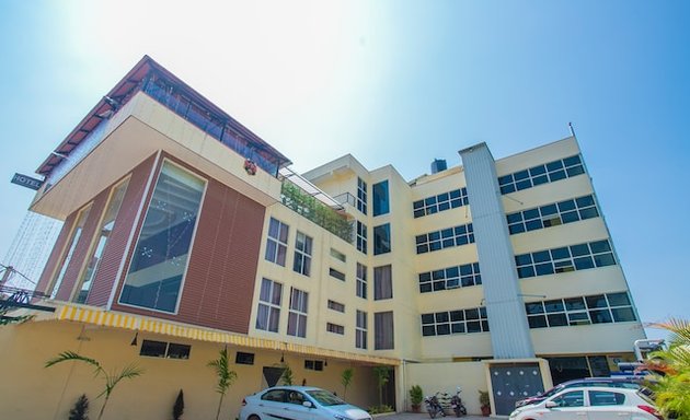 Photo of OYO 22837 Chairmen's Hotel