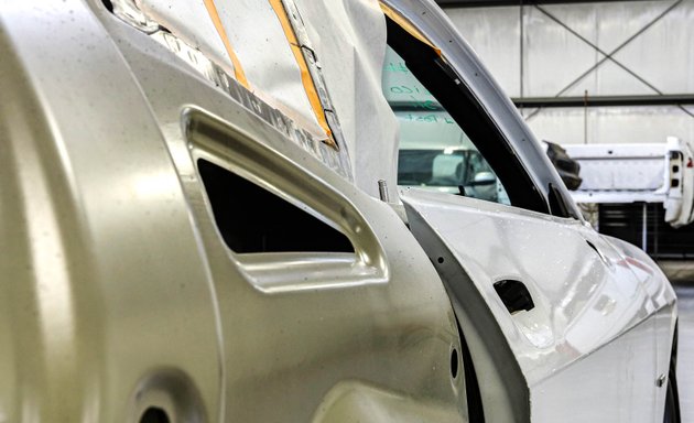 Photo of CARSTAR auto body shops