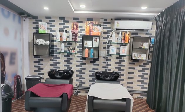 Photo of LaParis Beauty Salon