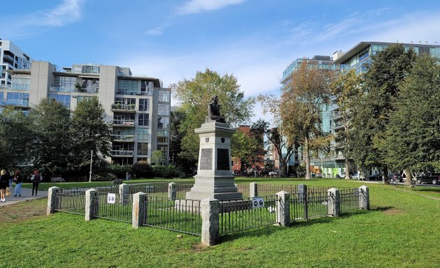 Photo of Victoria Memorial Square