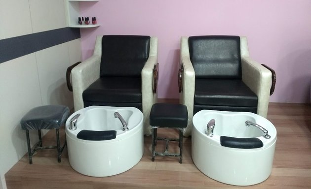 Photo of Creative Cut Unisex Salon