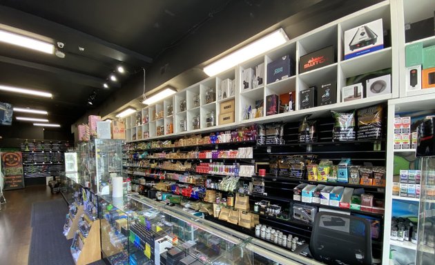 Photo of Puffit Smoke & Vape Shop Chicago