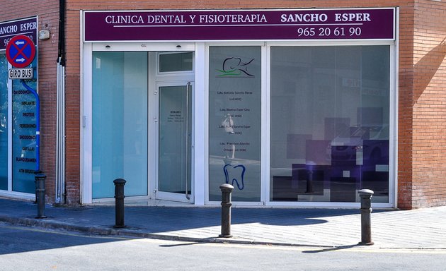 Foto de Clínica Dental y Fisioterapia Sancho Esper