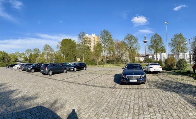 Foto von Parkplatz Sportanlage