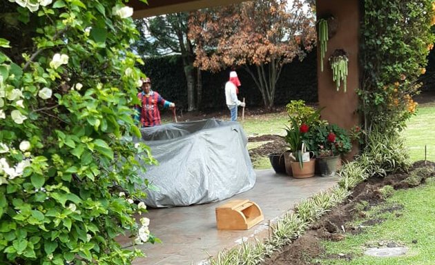 Foto de Empresa de jardinería técnica y riego