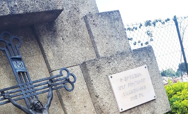 Photo de Église apostolique arménienne Saint-Thaddée et Saint-Barthélémy