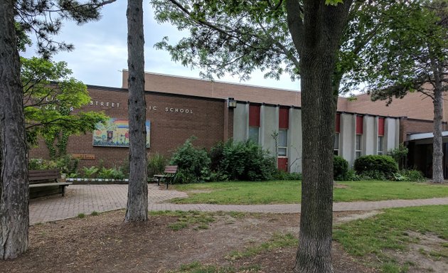 Photo of Clinton Street Junior Public School