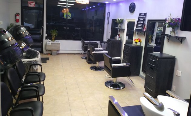 Photo of KeShell Hair Studio