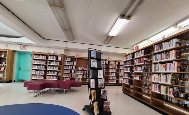 Photo of Westchester Square Library