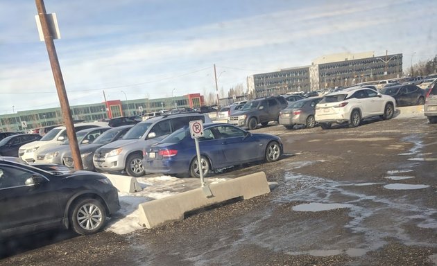 Photo of AHS Foothills Medical Centre Temporary Offsite Parking Lot