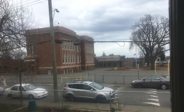 Photo of Oaklands Elementary School