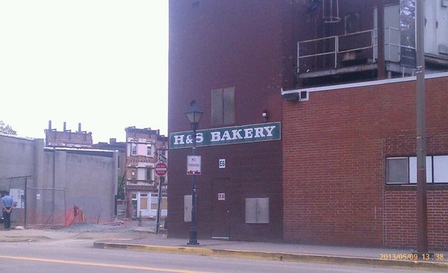 Photo of H&S Bakery Outlet Store