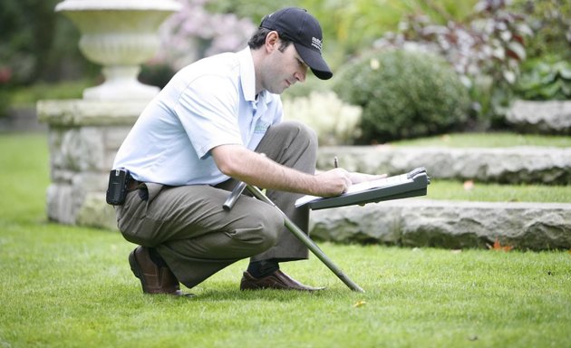 Photo of Nutri-Lawn Ottawa Ecology Friendly Lawn Care