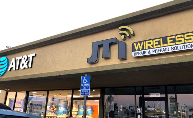 Photo of JTI Wireless : iPhone and Galaxy