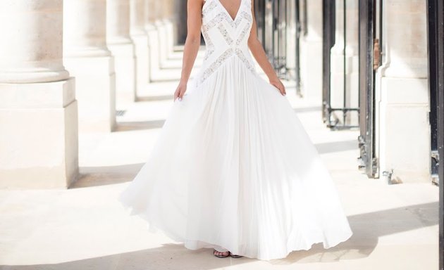 Photo de Julie Bauer Paris : Créatrice de robe de mariée contemporaine sur-mesure Paris