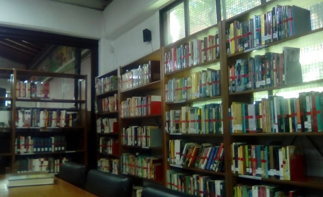 Foto de Biblioteca Público Escolar Santa Cruz