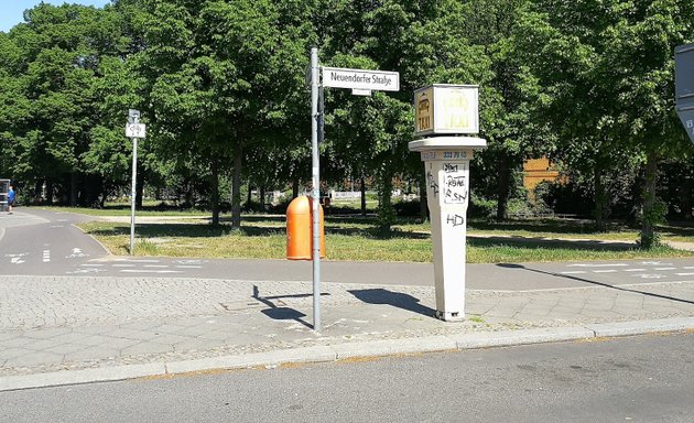 Foto von Taxistand mit Rufsäule