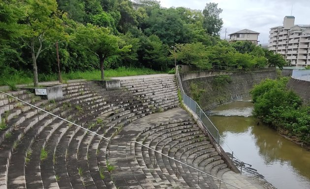 写真 福田川プロムナード つつじが丘親水広場