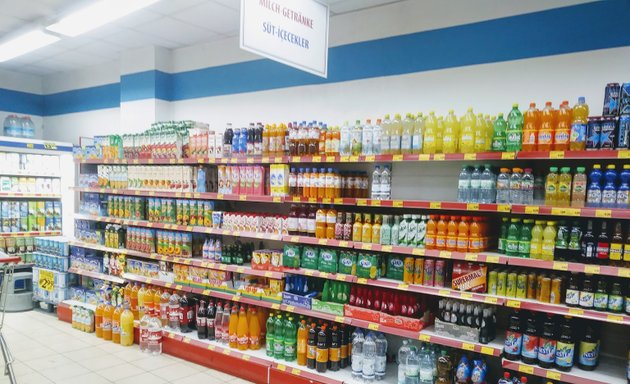 Foto von Bolu türkischer Supermarkt mit Fleisch- und Fischtheke