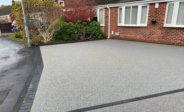 Photo of Decorative Stone Resin Driveways Manchester