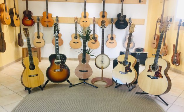 Photo de Guitares d'en France - Point de vente de guitares de luthiers